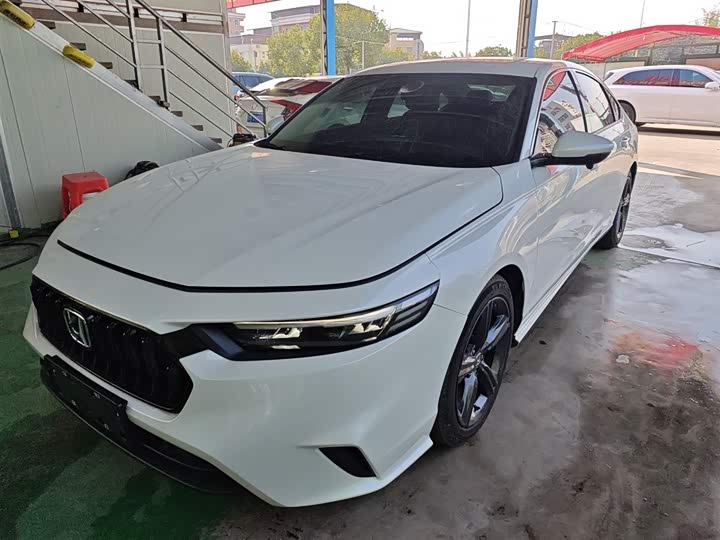 Фото 2 - Honda Inspire