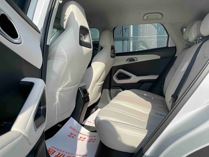 Фото 6 - BYD Yuan Up