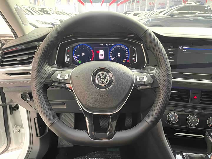 Фото 4 - Volkswagen Sagitar L
