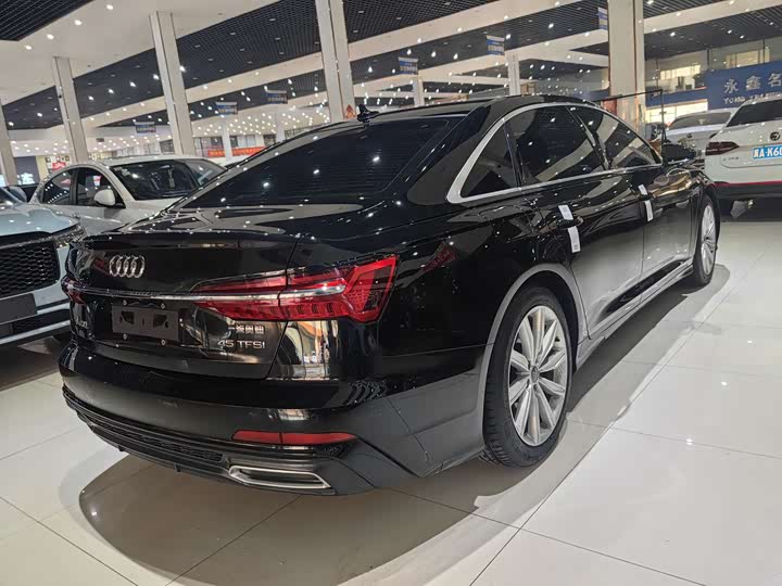 Фото 5 - Audi A6L