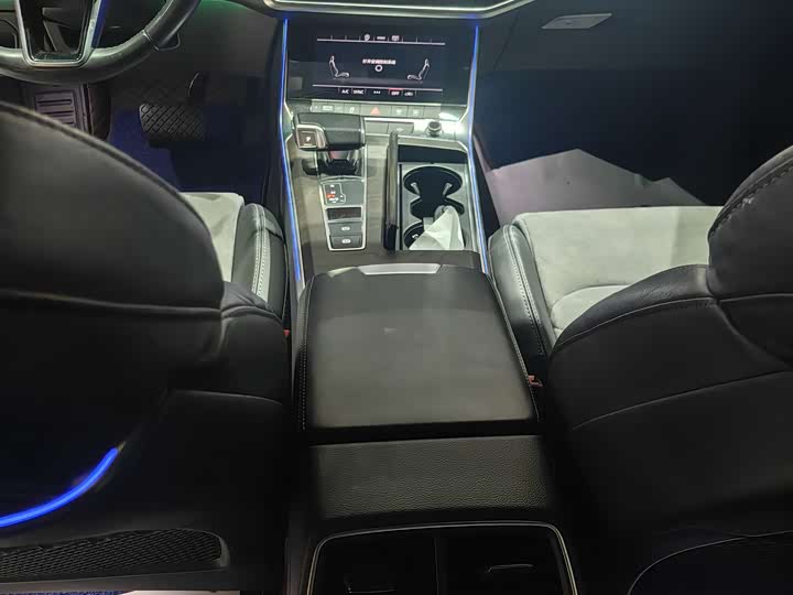 Фото 9 - Audi A6L