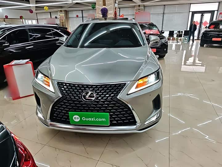 Фото 3 - Lexus RX