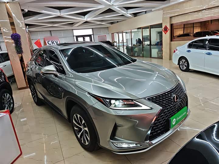 Фото 4 - Lexus RX