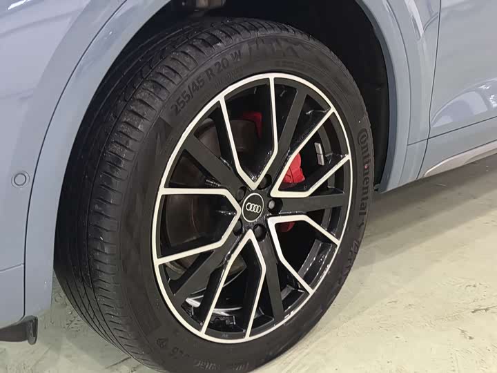 Фото 6 - Audi Q5L