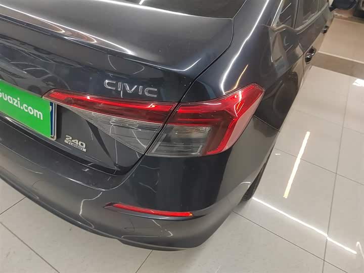 Фото 8 - Honda Civic