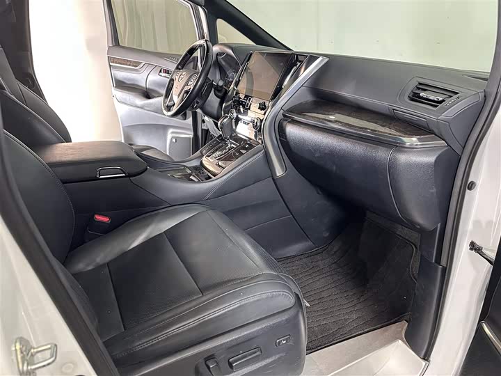 Фото 5 - Toyota Vellfire