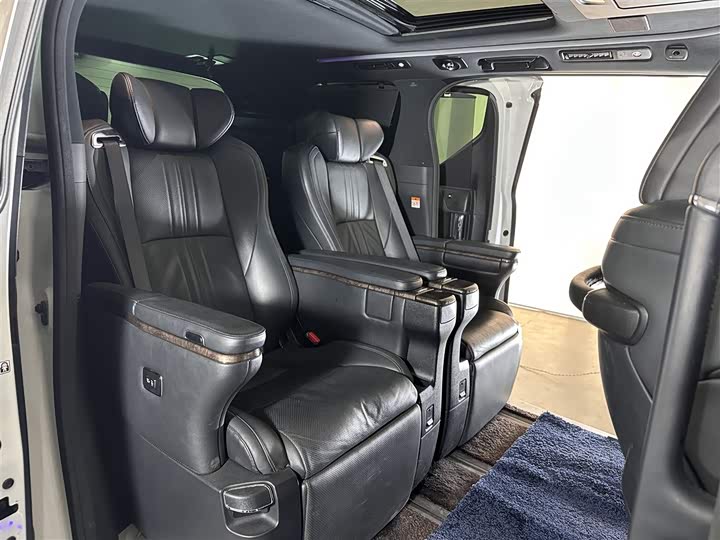 Фото 7 - Toyota Vellfire