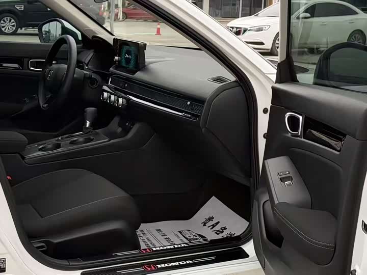 Фото 8 - Honda Civic