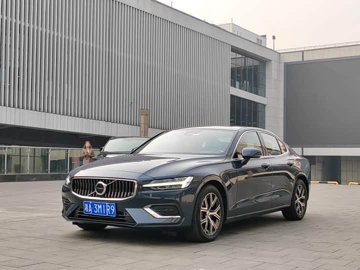 Фото 1 - Volvo S60