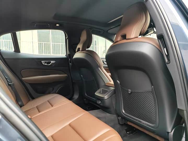 Фото 8 - Volvo S60