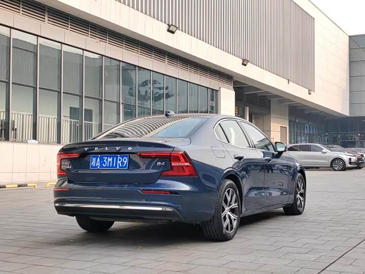 Фото 9 - Volvo S60