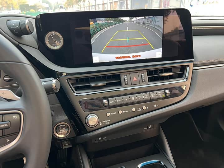 Фото 5 - Lexus ES