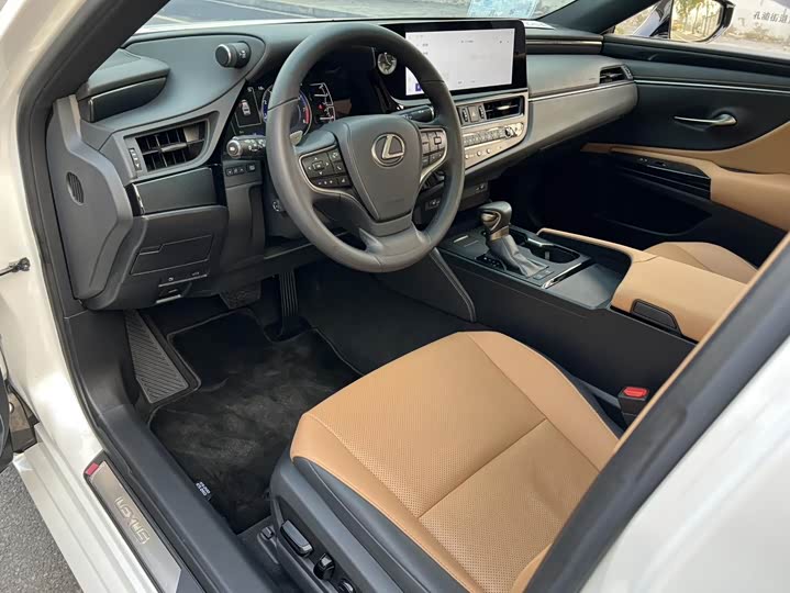 Фото 6 - Lexus ES