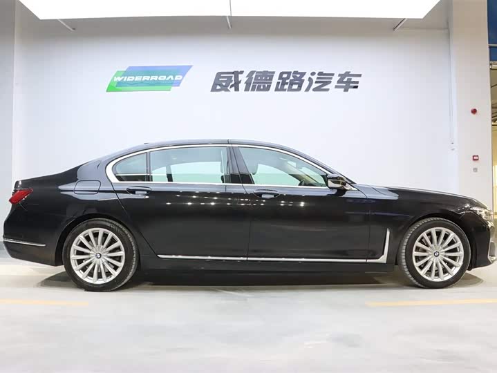Фото 3 - BMW 7 Series