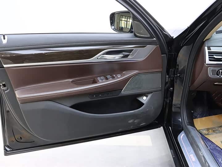 Фото 5 - BMW 7 Series