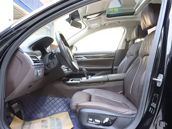 Фото 8 - BMW 7 Series