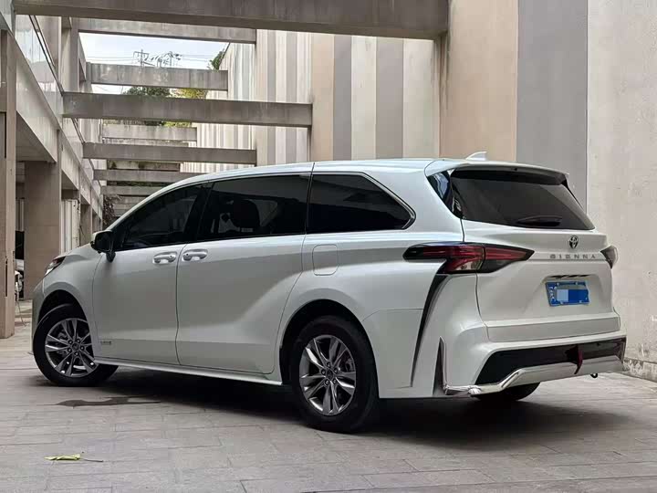 Фото 4 - Toyota Sienna