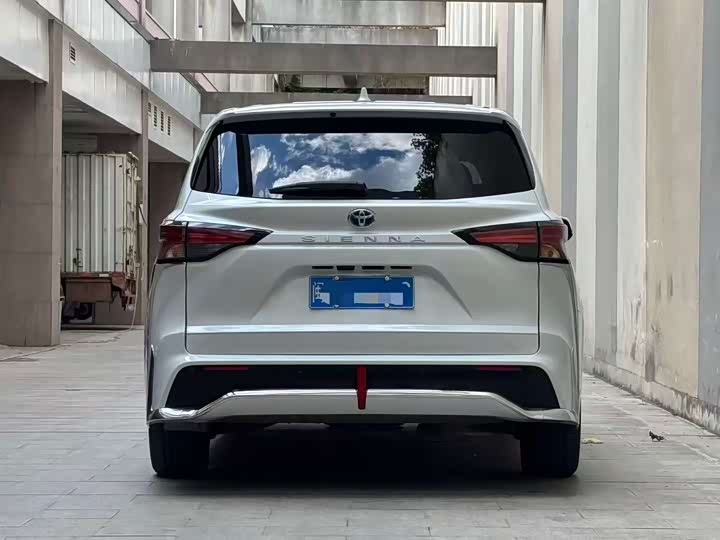 Фото 5 - Toyota Sienna