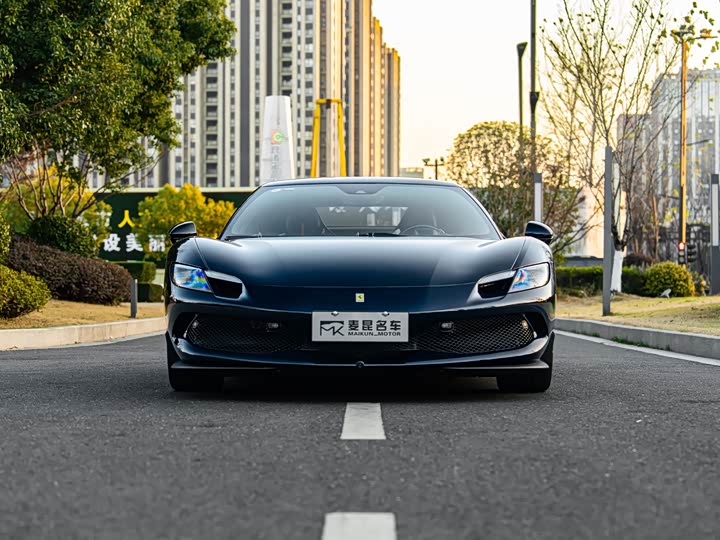 Фото 2 - Ferrari 296