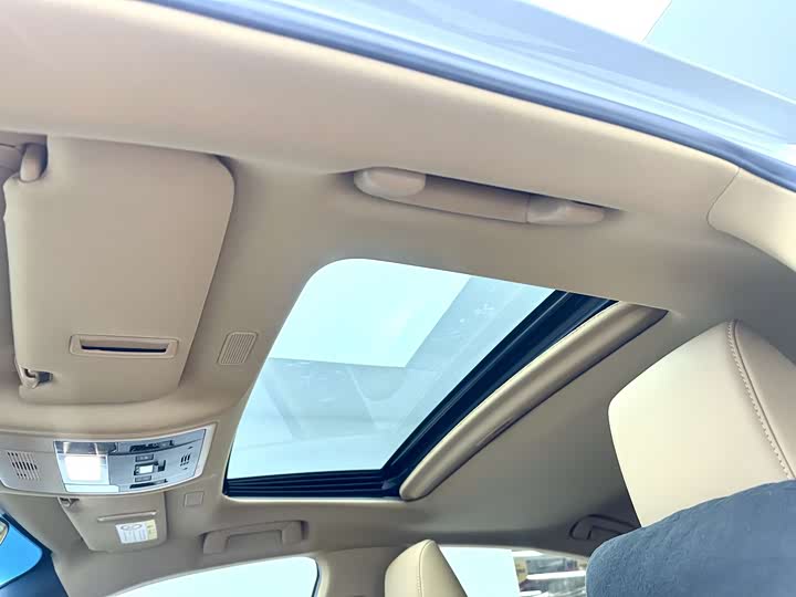 Фото 8 - Lexus ES