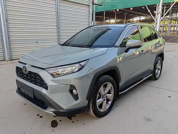 Фото 1 - Toyota RAV4