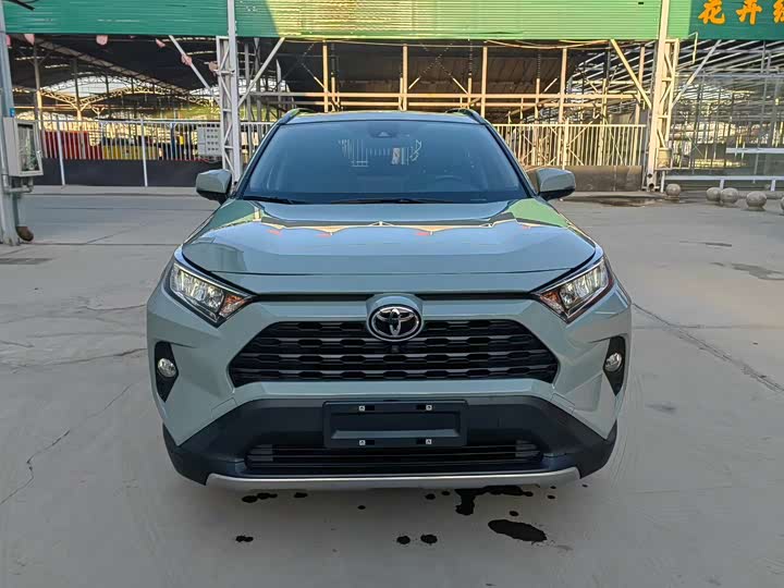 Фото 2 - Toyota RAV4