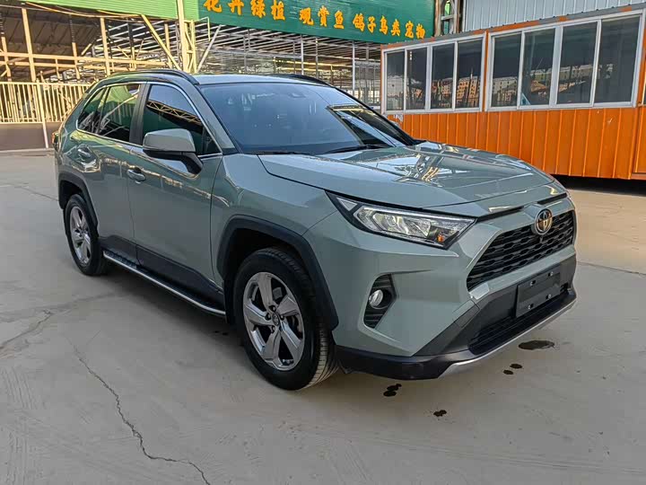 Фото 3 - Toyota RAV4