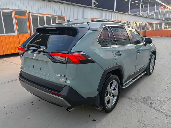 Фото 6 - Toyota RAV4