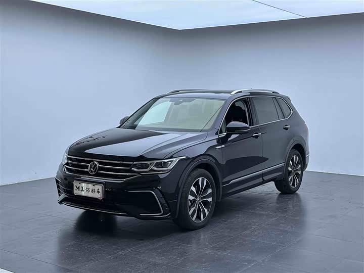 Фото 1 - Volkswagen Tiguan L Pro