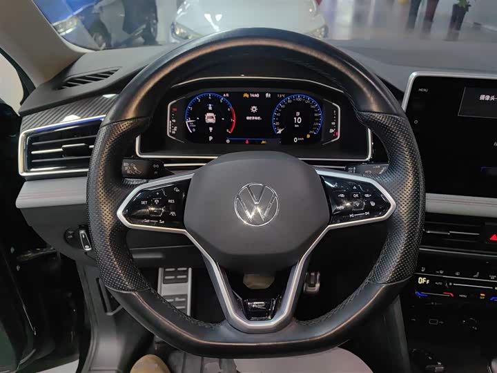 Фото 3 - Volkswagen Tiguan L Pro