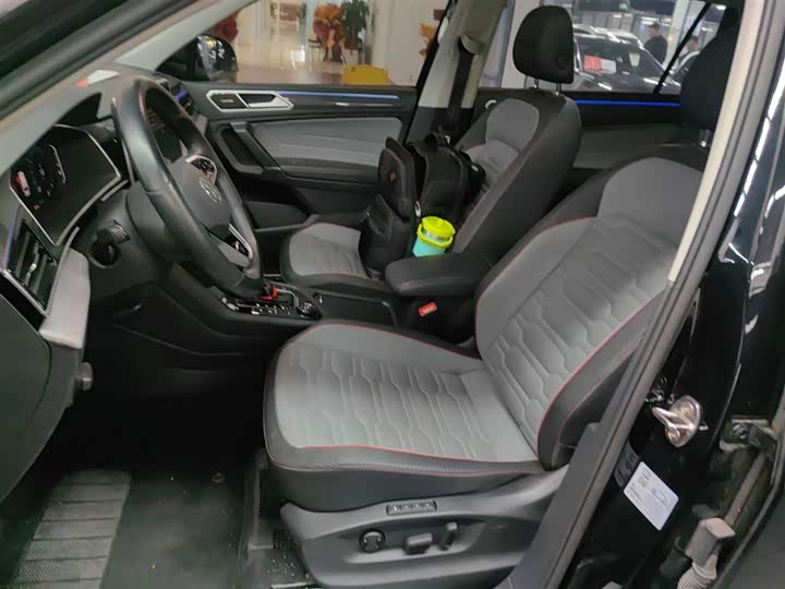 Фото 7 - Volkswagen Tiguan L Pro