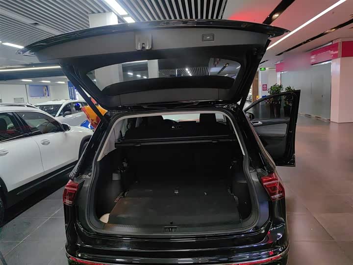 Фото 9 - Volkswagen Tiguan L Pro