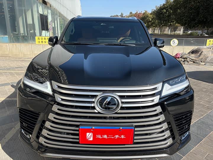 Фото 1 - Lexus LX