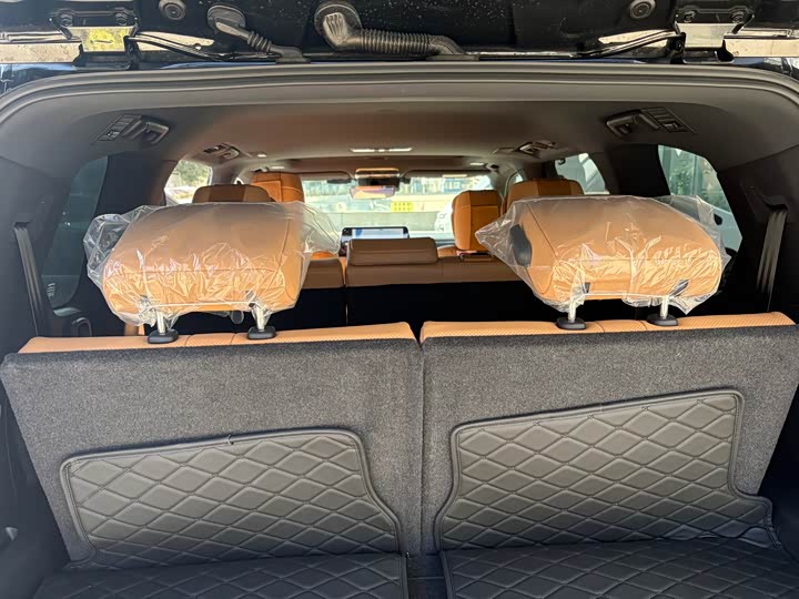 Фото 8 - Lexus LX