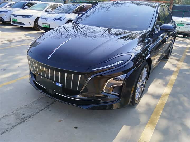 Фото 2 - Hongqi E-QM5