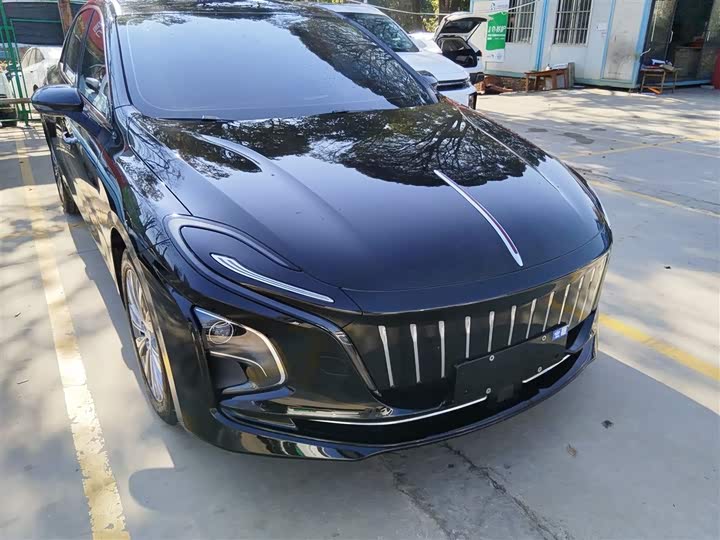 Фото 4 - Hongqi E-QM5