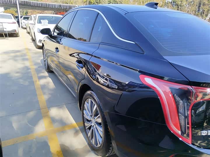 Фото 5 - Hongqi E-QM5