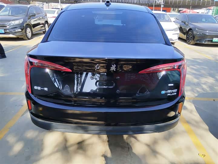 Фото 6 - Hongqi E-QM5