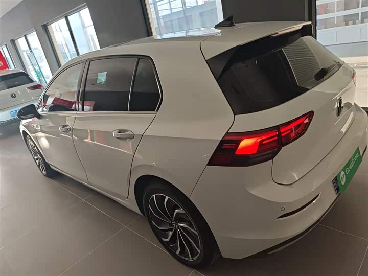 Фото 5 - Volkswagen Golf