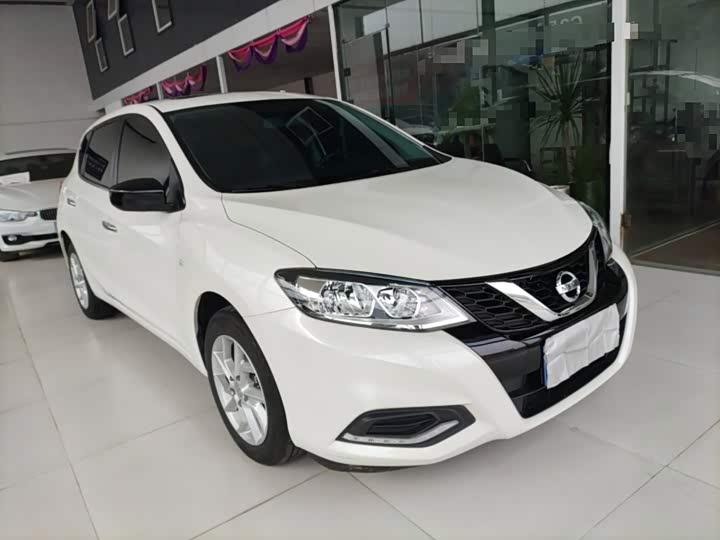 Фото 4 - Nissan Tiida