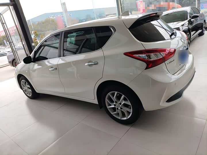 Фото 5 - Nissan Tiida