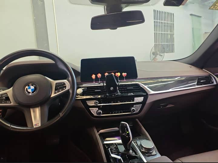 Photo 3 - BMW 5 Series