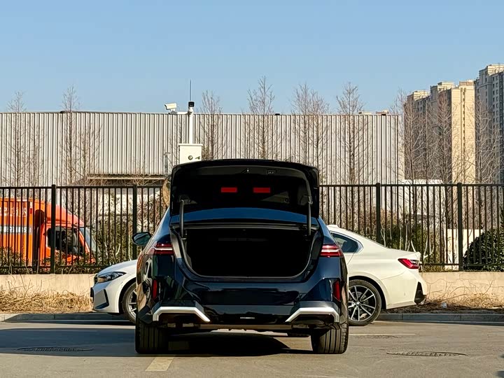 Фото 5 - BMW 5 Series