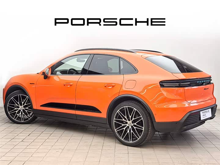 Фото 2 - Porsche Macan EV