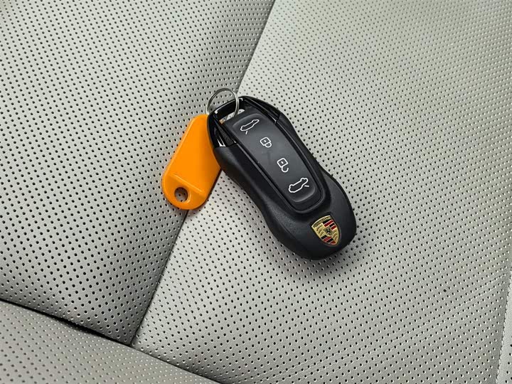 Фото 8 - Porsche Macan EV