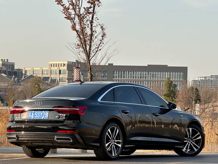 Фото 5 - Audi A6L