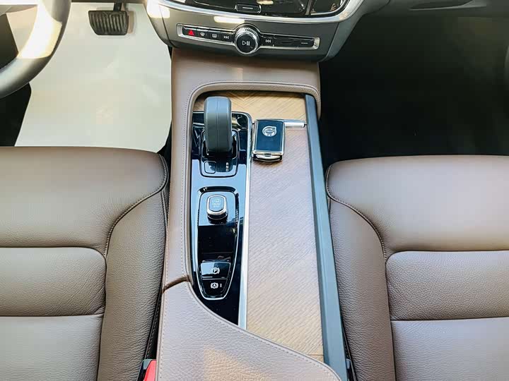 Фото 6 - Volvo S90