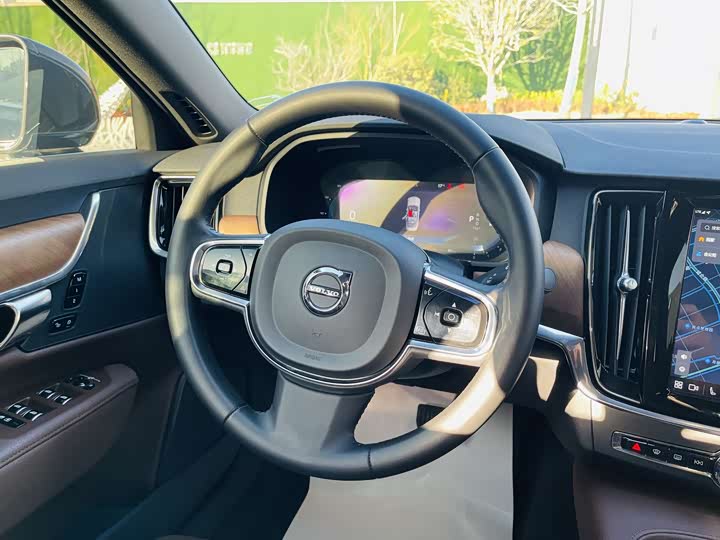 Фото 9 - Volvo S90
