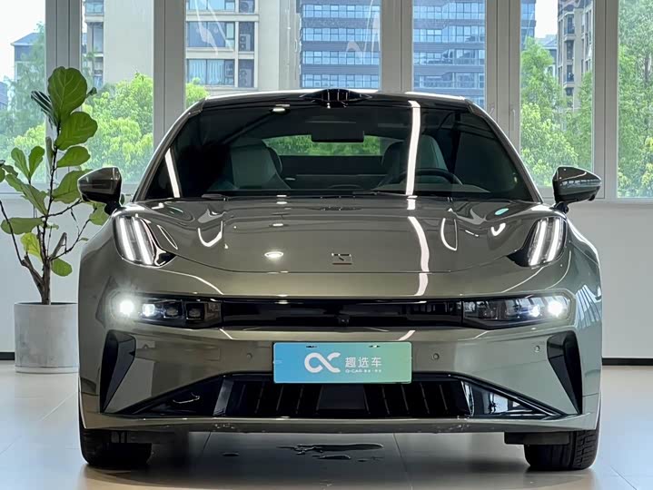 Фото 2 - Zeekr 001