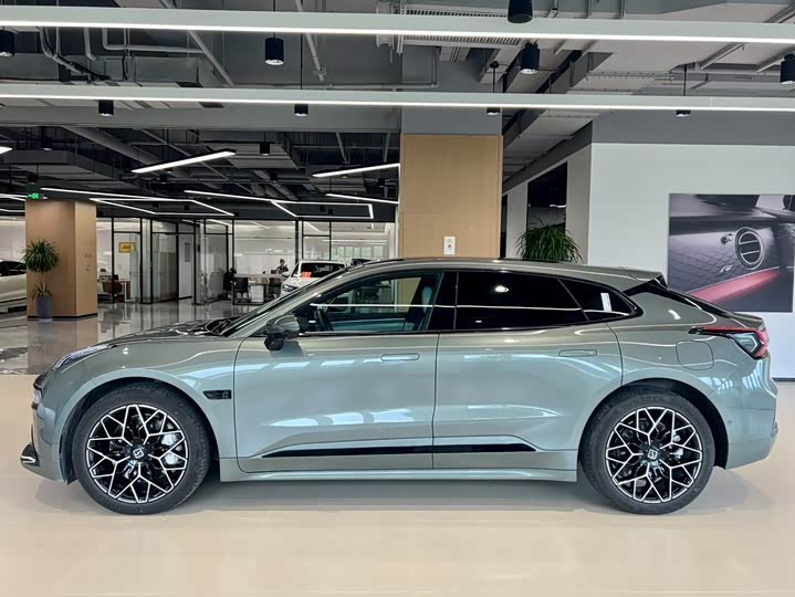 Фото 4 - Zeekr 001